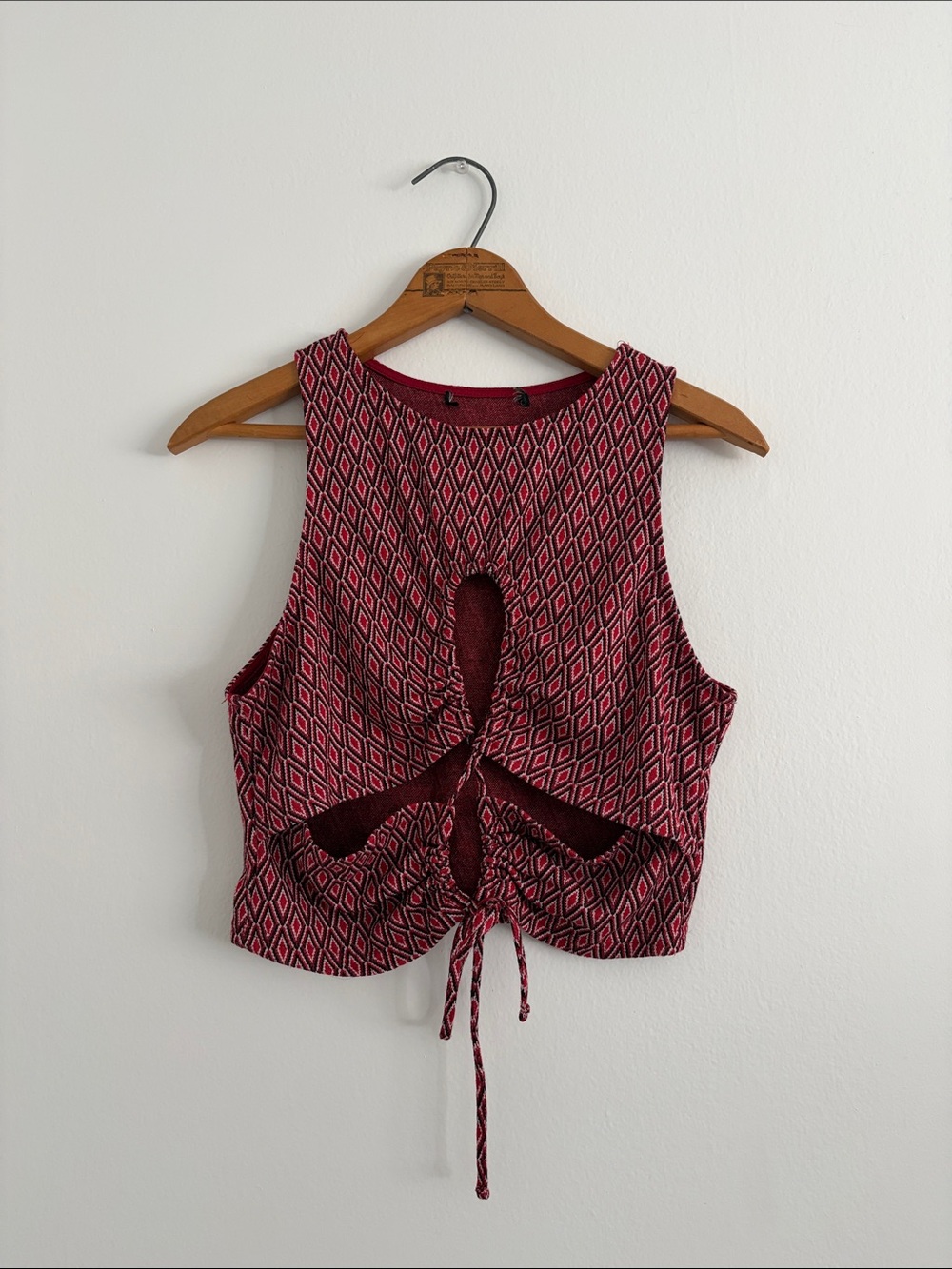 Women's Red Geometric Tie-Back Crop Top